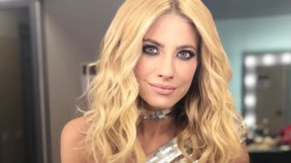 Ευαγγελία Αραβανή: Ποζάρει με κατακόκκινο μαγιό και «ρίχνει» το Instagram