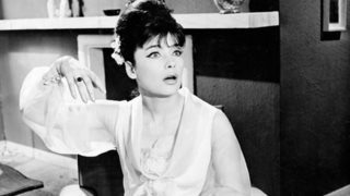 Εντυπωσιακή νύφη η Τζένη Καρέζη: Το σπάνιο κλικ με τον Σταύρο Νιάρχο ανήμερα του γάμου της