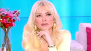 Κατερίνα Καινούργιου: "Με έχει κάνει unfollow και την έκανα και εγώ - Περί ορέξεως κολοκυθόπιτα!"