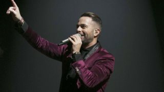 Ηλίας Βρεττός: Επέστρεψε στη σκηνή πέντε μήνες μετά το τροχαίο