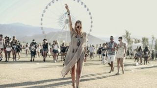 Coachella 2018: 7 beauty looks που αποδεικνύουν ότι οι stars αγαπούν τα &#39;90s
