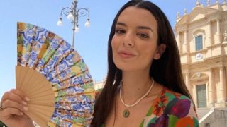 H Νικολέττα Ράλλη σ&#39; ένα μοναδικό ταξίδι στον ιταλικό νότο με την κορούλα της