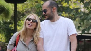 Τι λες τώρα | Ο σύντροφός της Μαρίας Ηλιάκη στο πλατό – Η αγκαλιά με την Κατερίνα Καραβάτου