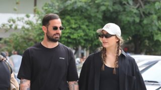 Ο Άρης Σοϊλέδης και η Μαριλίνα Κυπαρίσση, full in love σε χαραλή βόλτα στη Γλυφάδα