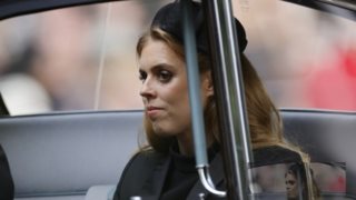 Η πριγκίπισσα φόρεσε Chanel: Tο κομψό πρωινό look της Βεατρίκης που απογείωσαν οι slingback γόβες της