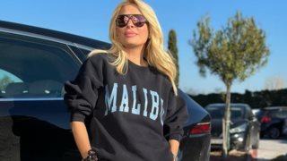 Η Ελένη Μενεγάκη με μελανιά στο πόδι της | Η άγνωστη πτώση της