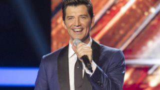 X-Factor: Οι γυμνές φωτογραφίες του διαγωνιζόμενου και η δήλωσή του ότι είναι gay