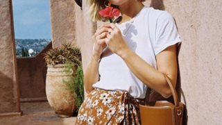 O πανεύκολος τρόπος να κάνεις ένα outfit να δείχνει πιο "μελετημένο"
: Με ένα κομμάτι που ήδη έχεις στη ντουλάπα σου
