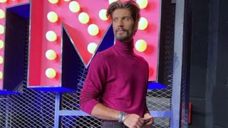 GNTM | Ο Γιώργος Καράβας σε ρόλο μοντέλου κάνει τη σημερινή δοκιμασία