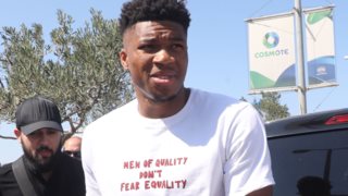 Γιάννης Αντετοκούνμπο: "Η μητέρα μου έσκιζε σεντόνια και τα χρησιμοποιούσε ως πάνες για τα αδέρφια μου"