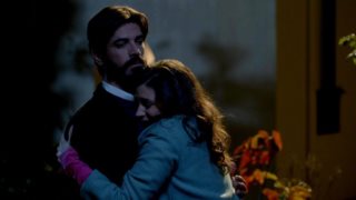 Μόνο στο Yupiii! Άγιος Έρωτας: Ο πατήρ Νικόλαος προδίδει τη Χλόη με τον χειρότερο τρόπο