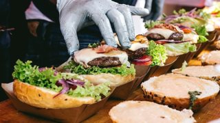 Υπάρχουν τρία burgers που παίζει να μην τα έχεις δοκιμάσει ποτέ
: Απλές, εύκολες και foodporn συνταγές.
