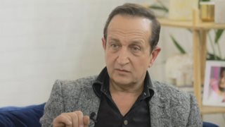 Σπύρος Μπιμπίλας | Αποκαλύπτει πως πήρε τον ρόλο του Γιάννη Λάτση στο "The Crown"