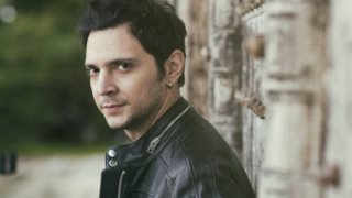 O Σώζος Λυμπερόπουλος στο «Κρεμλίνο»: Ο πολυτάλαντος ερμηνευτής live στις 2 Φεβρουαρίου σε μία συνεργασία- έκπληξη!