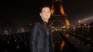 Rami Malek: Ο Yves Saint Laurent θα χειροκροτούσε το total black look του
