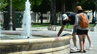 Σε κλοιό καύσωνα η χώρα: Στους 40 βαθμούς ο υδράργυρος, αποπνικτική η ατμόσφαιρα - Τι είναι η "αστική θερμική νησίδα"