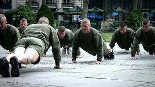 Θες «μάχιμο» σώμα; : Ακολούθησε τις συμβουλές ενός Αμερικανού πεζοναύτη και απόκτησέ το!