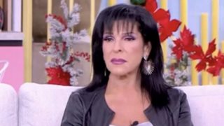 Η Σοφία Βόσσου ξεκαθαρίζει τη δήλωση για τον Ανδρέα Μικρούτσικο: &quot;Άλλα λέει η θεία μου, άλλα ακούν τα αυτιά μου&quot;