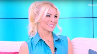 Η Κατερίνα Καινούργιου αντιδρά στη σάτιρα των Γιώργου Μητσικώστα και Σωτήρη Καλυβάτση για την πρόταση γάμου του συντρόφου της