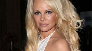 Pamela Anderson: Παίρνει διαζύγιο με τον Jon Peters, 12 ημέρες μετά τον γάμο!