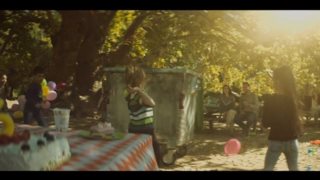 «Μπορούμε»: Το συγκινητικό βίντεο που σε κάνει να σκεφτείς πριν πετάξεις το φαγητό που περίσσεψε