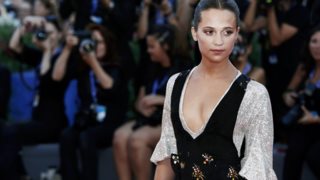 Alicia Vikander: Η πρώτη εμφάνιση με τη βέρα στο χέρι της!