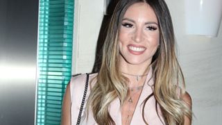 Αθηνά Οικονομάκου: Με καυτό μπικίνι και χωρίς ρετούς στην παραλία