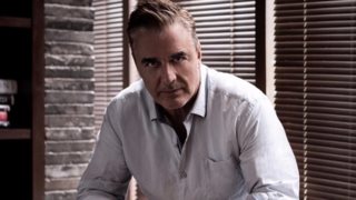 Chris North: Αγνώριστος! Δεν θυμίζει πια καθόλου τον Mr. Big του Sex and the City
