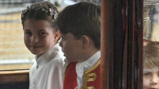 Πριγκίπισσα Σάρλοτ: Η συγκινητική αντίδρασή της απέναντι στον πρίγκιπα Χάρι - Η αμηχανία και τα κρυφά χαμόγελα