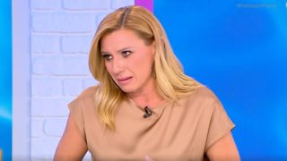 Αντέδρασε η Κατερίνα Καραβάτου: "Νιώθω άβολα, σε παρακαλώ! Δεν θέλω να είμαστε υποκριτές"