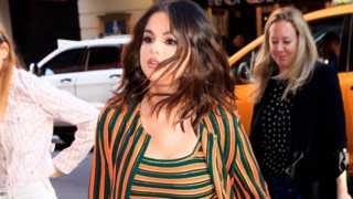 Selena Gomez : Έκοψε τα μαλλιά της στο πιο κομψό καρέ
