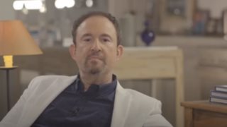 O Γιάννης Παπαμιχαήλ σε μια σπάνια δημόσια εμφάνιση – Δείτε την αλλαγή στην εμφάνισή του