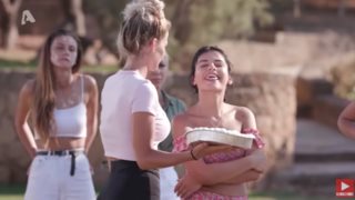 The Bachelor: Ο τουρτοπόλεμος, τα καρφιά μεταξύ των κοριτσιών &amp; η κίνηση του Παναγιώτη που τις έβγαλε εκτός ελέγχου