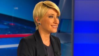 Η Σία Κοσιώνη εύχεται στον... έφηβο ΣΚΑΪ για τα 15 χρόνια λειτουργίας τους!