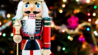 X-mas Crash Test In Athens: Η Μάρω Παρασκευούδη βαθμολογεί τα πιο γιορτινά μέρη της Αθήνας