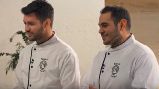 MasterChef
: Ο μεγάλος τελικός μόλις ξεκίνησε! Το ταξίδι στη Βαρκελώνη, οι παίκτες που επέστρεψαν &amp; η απαιτητική διαδικασία