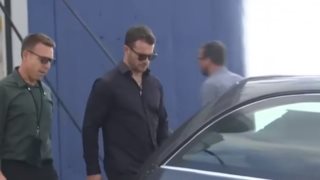 Γιώργος Αγγελόπουλος | Συντετριμμένος λίγο πριν την κηδεία της μητέρας του