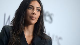 Kim Kardashian
: Τι είναι αυτές οι μάσκες που φοράει στα χείλη της;