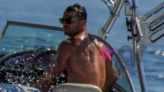 Γιώργος Αγγελόπουλος: Ντάνος εν δράσει! Δείτε τον να κάνει water sports στη Σκιάθο