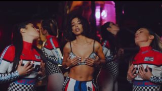 Ελένη Φουρέιρα
 
: Και επισήμως η «Βασίλισσα» των hits!