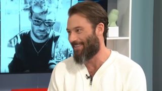 Αντίνοος Αλμπάνης: "Έχω πει πολλά όχι - Έχω κάνει ερωτικές σκηνές, είναι αμήχανο πολύ. Μόνο αν σου αρέσει να σε βλέπουν, είναι ωραίο"