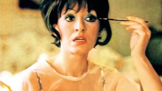 Μάρθα Καραγιάννη: Δείτε τη σεξοβόμβα του ελληνικού κλασικού σινεμά, λίγο πριν κλείσει τα 80!