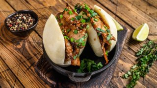 Πού να πάω για αστεράτα bao buns;