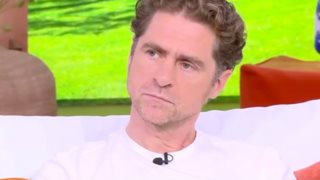 Δημήτρης Λάλος: "Μερικές φορές σκέφτομαι γιατί με πλησιάζει κάποιος, τι πραγματικά θέλει από εμένα"