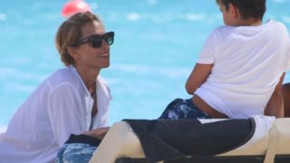 Ντορέττα Παπαδημητρίου: Στην παραλία με τους γιους της: Φωτογραφίες