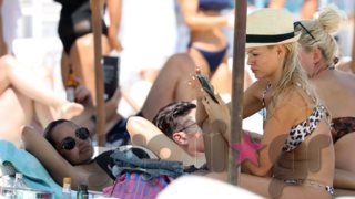 Βίκυ Κάβουρα | Σόφη Πασχάλη: «Καυτά» paparazzi στιγμιότυπα από τη Μύκονο!