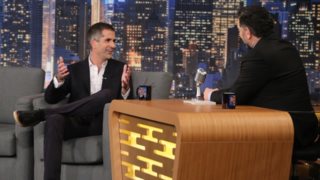 Κώστας Μπακογιάννης: Δηλώνει «καψούρης» με την Κοσιώνη, δεν σκέφτεται για άλλο παιδί και δεν ξέρει κανένα celebrity πέρα από μόνο μία! Ποια;