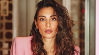 Το μπάνιο και η κουζίνα της Ευγενίας Σαμαρά είναι βγαλμένα από ρετρό παραμύθι