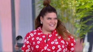 Η Δανάη Μπάρκα &quot;εισέβαλε&quot; στο &quot;Mega Καλημέρα&quot; και λιβάνισε – Δείτε το στιγμιότυπο