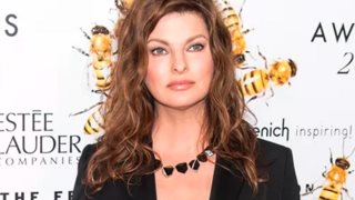 Linda Evangelista | Η δικαστική διαμάχη με τον François-Henri Pinault για τον γιο τους και η σχέση της με την Salma Hayek σήμερα
